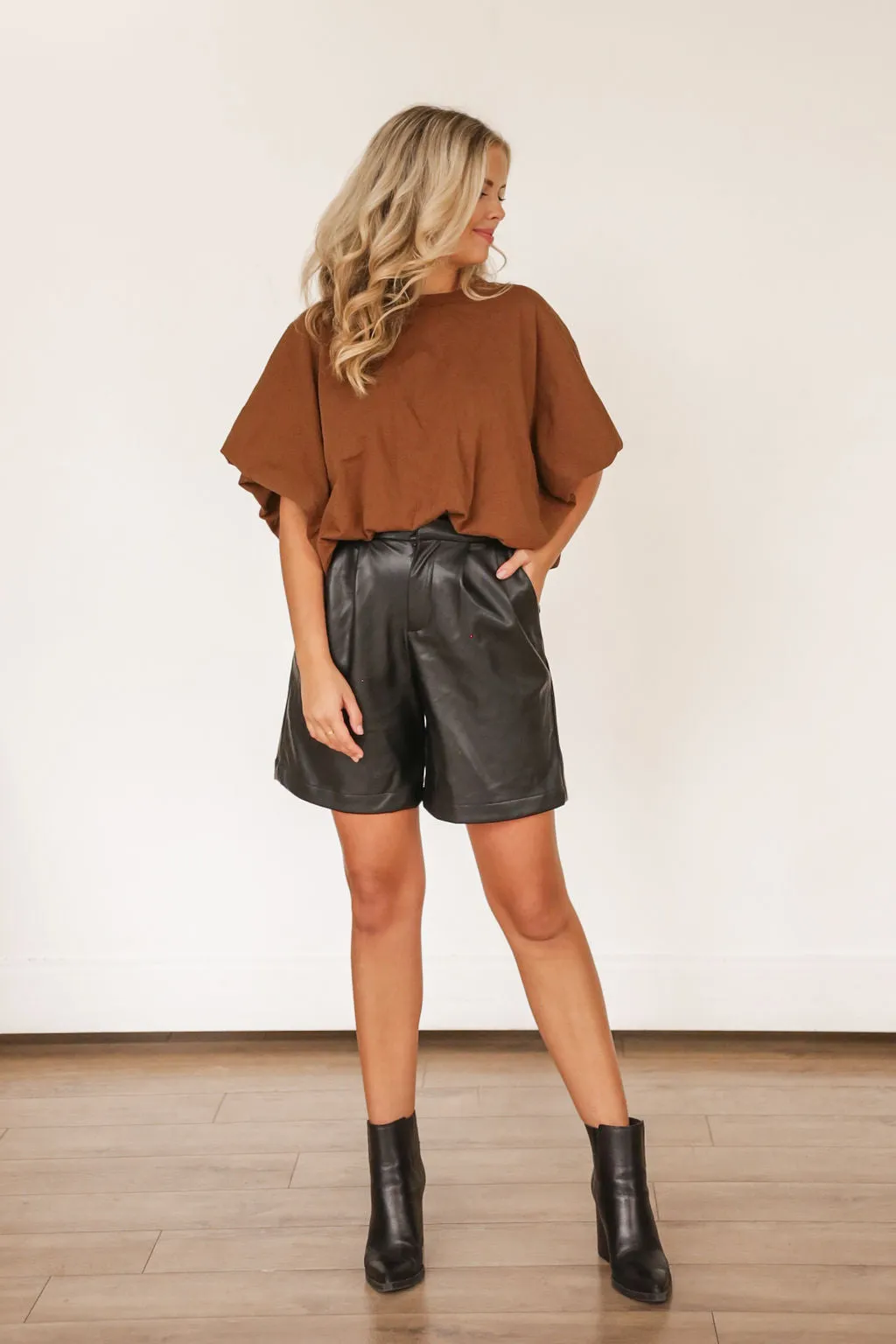 Balloon Crop Basic Tee (BROWN)